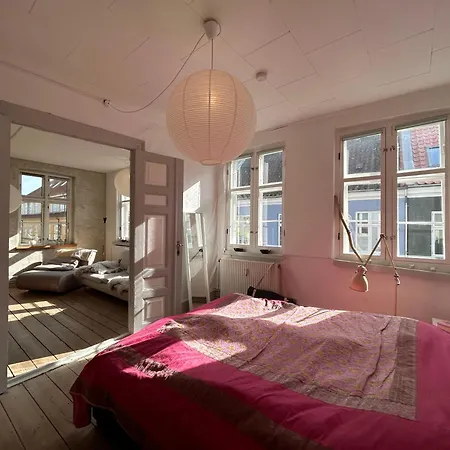 Hel Bylejlighed I Det Gamle Pulsernede Appartement