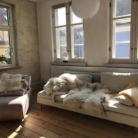 Appartement Hel Bylejlighed I Det Gamle Pulsernede Svendborg
