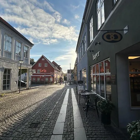 Appartement Hel Bylejlighed I Det Gamle Pulsernede *