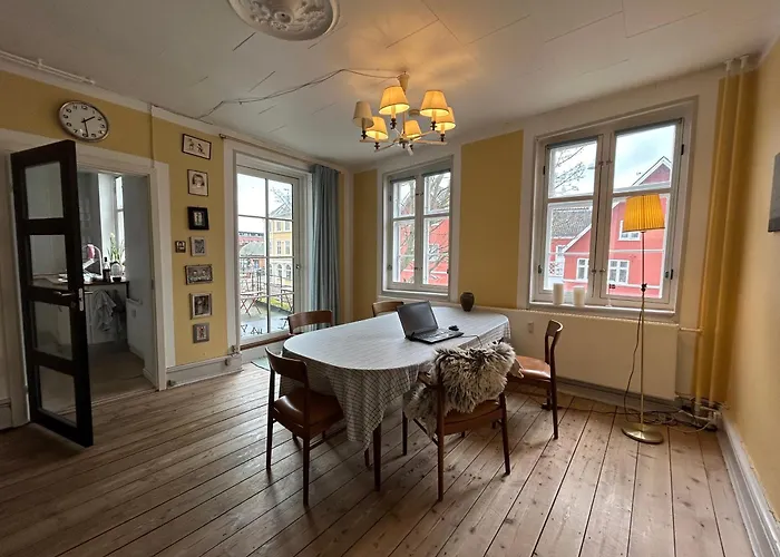 Hel Bylejlighed I Det Gamle Pulsernede Appartement Svendborg