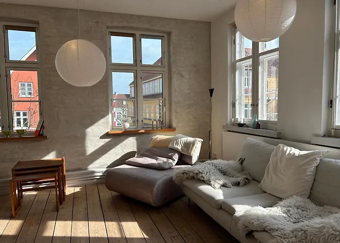 Hel Bylejlighed I Det Gamle Pulsernede Appartement