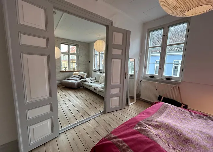 Hel Bylejlighed I Det Gamle Pulsernede Lejlighed *